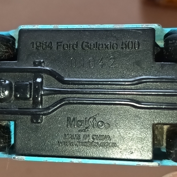 EUC 9 toy vehicles Maisto, Hot Wheels, & Matchbox cars pickups coupes, some VTG - Picture 11 of 15